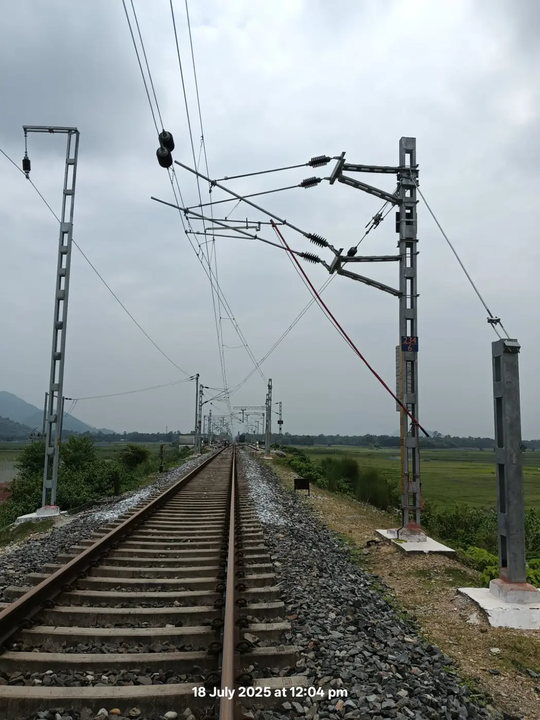 Multi-circuit high-voltage transmission tower